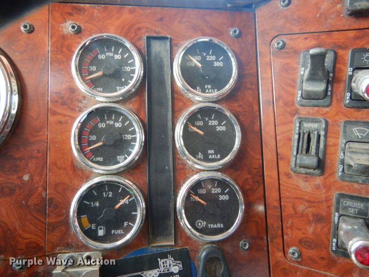 image for item DG6970 1996 International 9400  semi truck