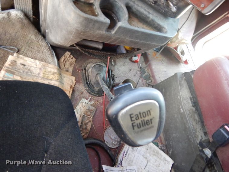 image for item DG6970 1996 International 9400  semi truck