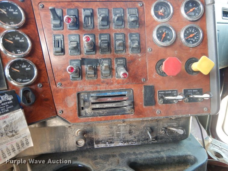 image for item DG6970 1996 International 9400  semi truck