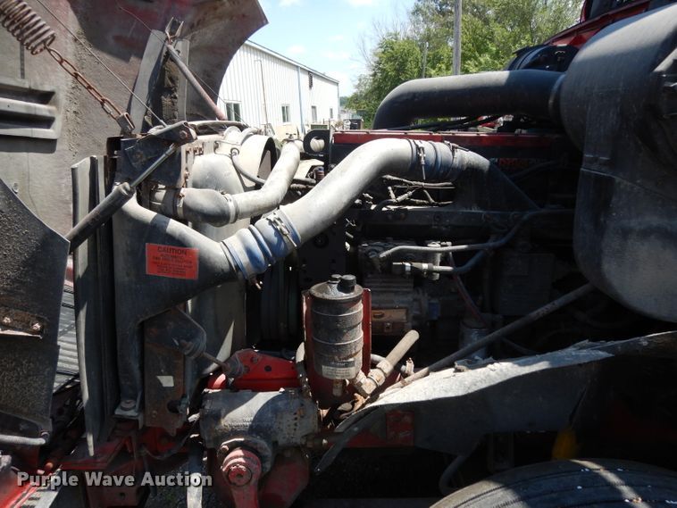 image for item DG6970 1996 International 9400  semi truck