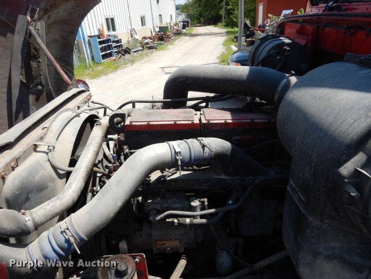 image for item DG6970 1996 International 9400  semi truck