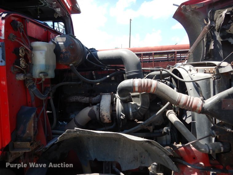 image for item DG6970 1996 International 9400  semi truck