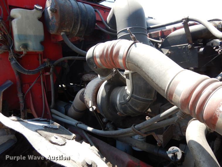 image for item DG6970 1996 International 9400  semi truck