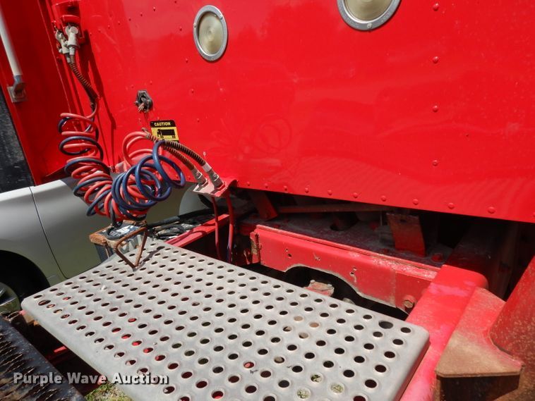 image for item DG6970 1996 International 9400  semi truck