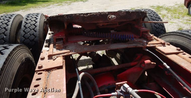 image for item DG6970 1996 International 9400  semi truck