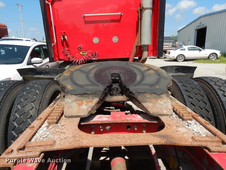 image for item DG6970 1996 International 9400  semi truck