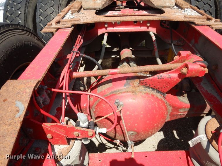 image for item DG6970 1996 International 9400  semi truck