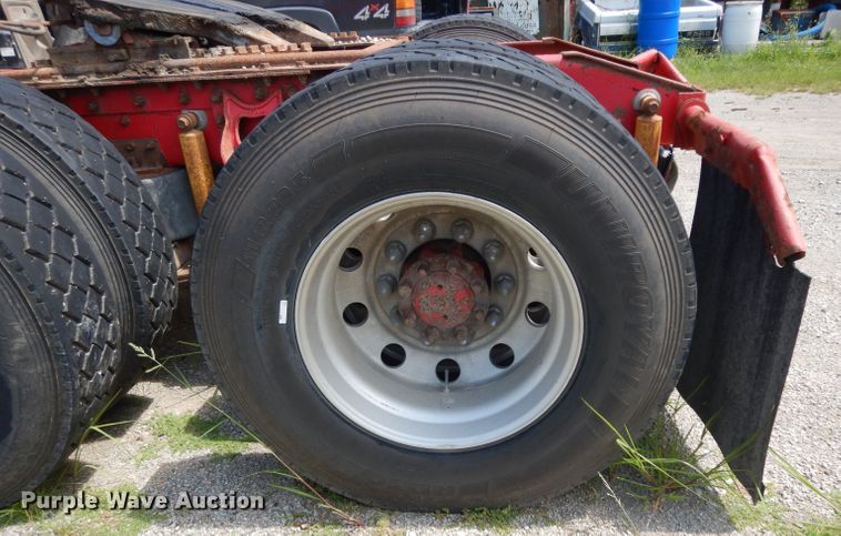 image for item DG6970 1996 International 9400  semi truck