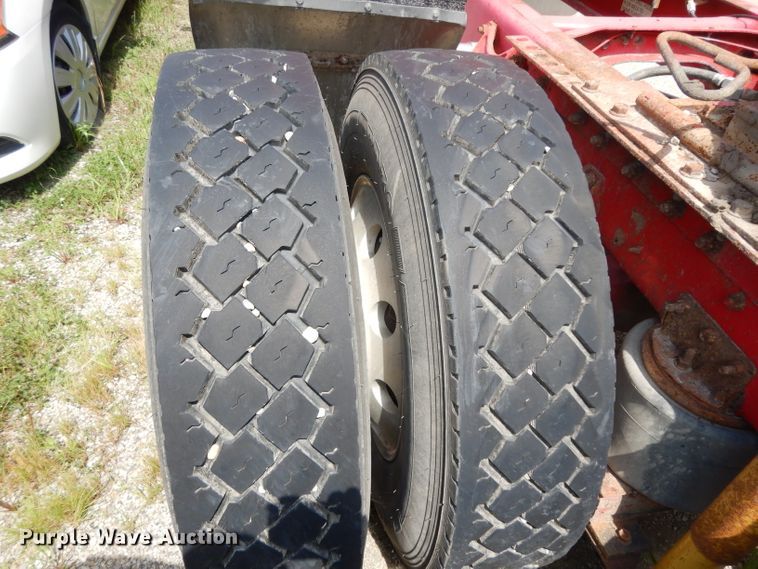 image for item DG6970 1996 International 9400  semi truck