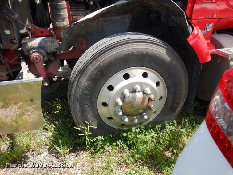 image for item DG6970 1996 International 9400  semi truck