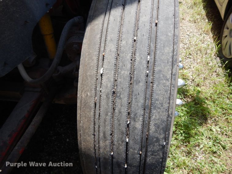 image for item DG6970 1996 International 9400  semi truck