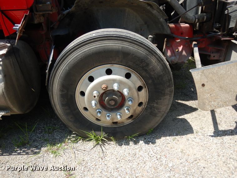 image for item DG6970 1996 International 9400  semi truck