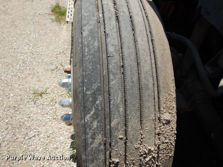 image for item DG6970 1996 International 9400  semi truck