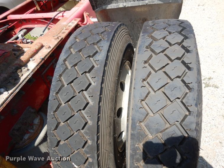 image for item DG6970 1996 International 9400  semi truck