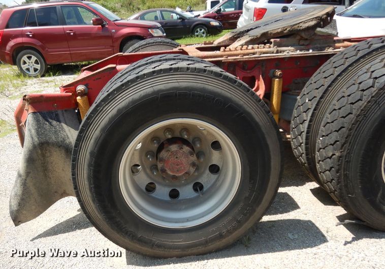 image for item DG6970 1996 International 9400  semi truck