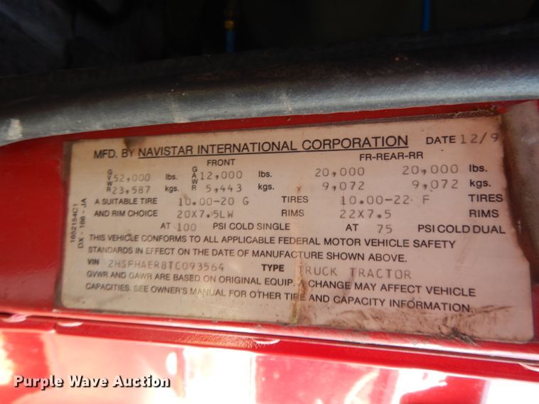 image for item DG6970 1996 International 9400  semi truck