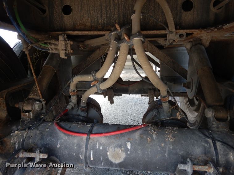 image for item DG6971 2015 Wilson DWH-500 double hopper bottom grain trailer