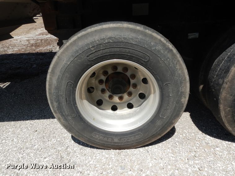 image for item DG6971 2015 Wilson DWH-500 double hopper bottom grain trailer