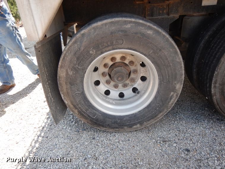 image for item DG6971 2015 Wilson DWH-500 double hopper bottom grain trailer