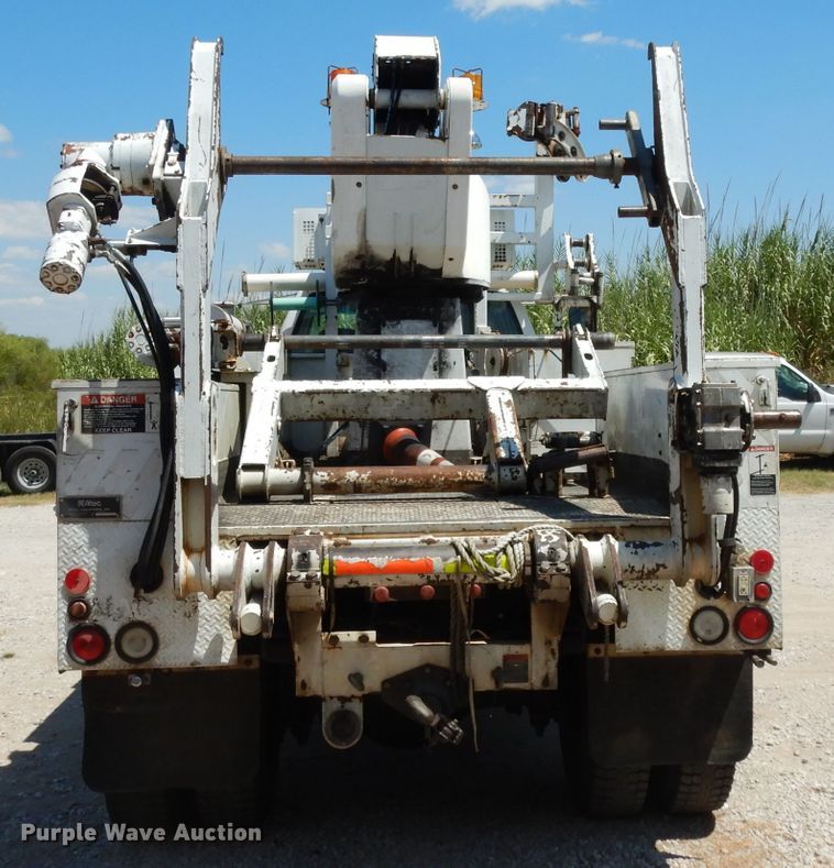 image for item DG6974 2001 GMC C7500  bucket truck