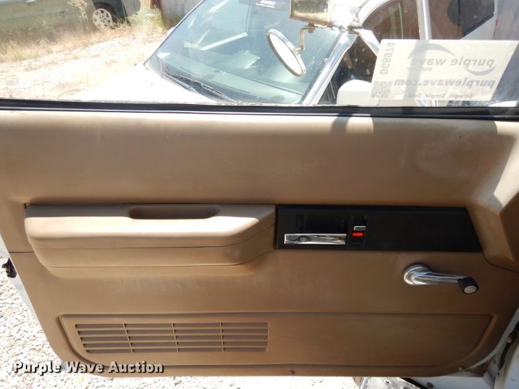 image for item DG6974 2001 GMC C7500  bucket truck