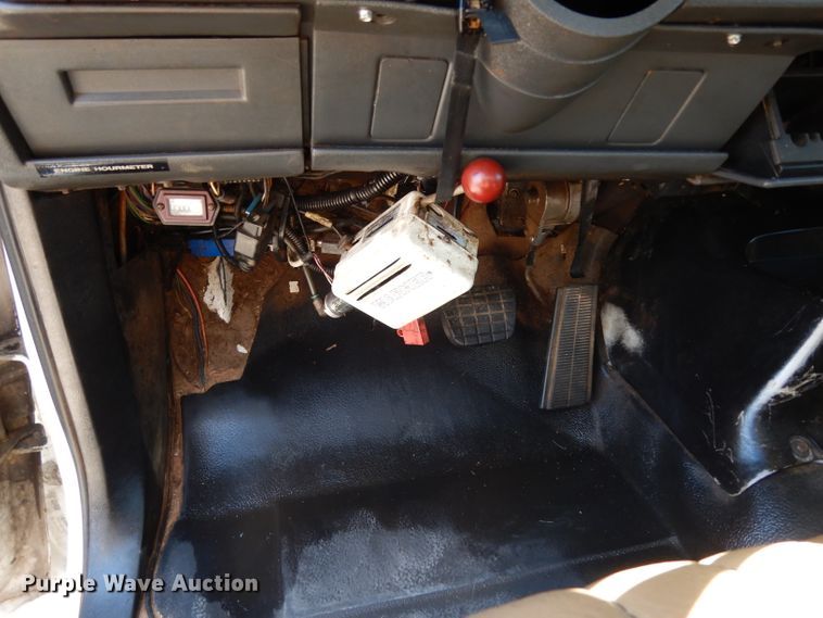 image for item DG6974 2001 GMC C7500  bucket truck