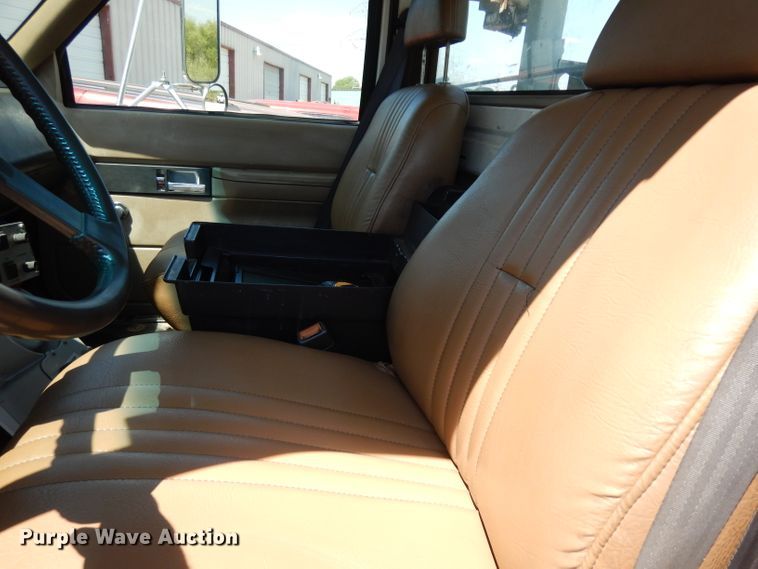 image for item DG6974 2001 GMC C7500  bucket truck