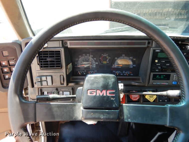 image for item DG6974 2001 GMC C7500  bucket truck