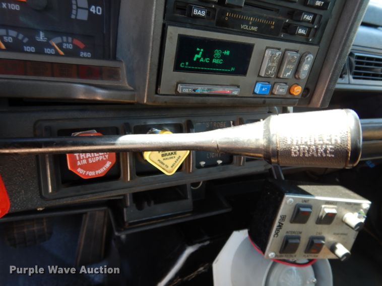 image for item DG6974 2001 GMC C7500  bucket truck