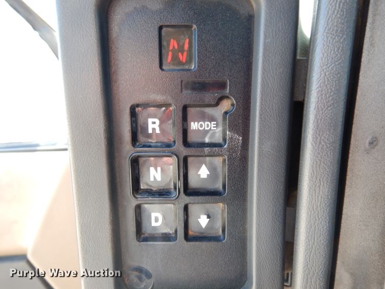 image for item DG6974 2001 GMC C7500  bucket truck