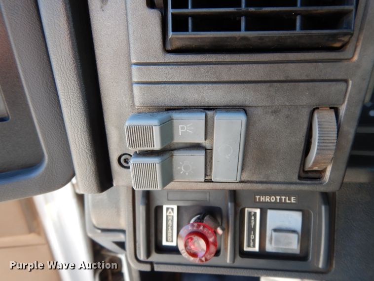 image for item DG6974 2001 GMC C7500  bucket truck