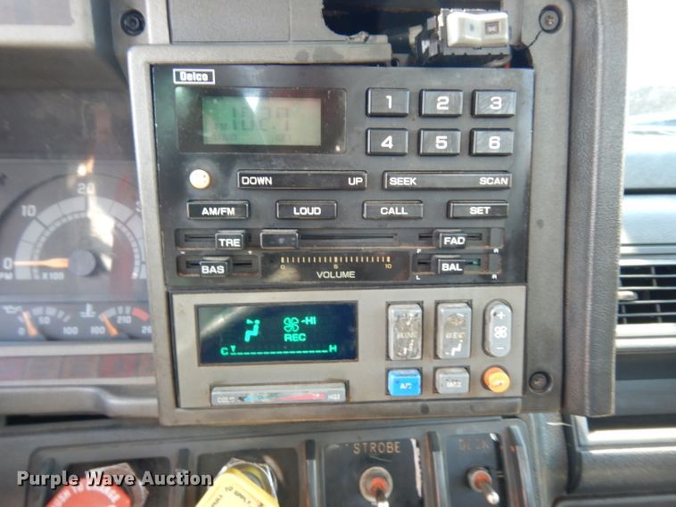 image for item DG6974 2001 GMC C7500  bucket truck