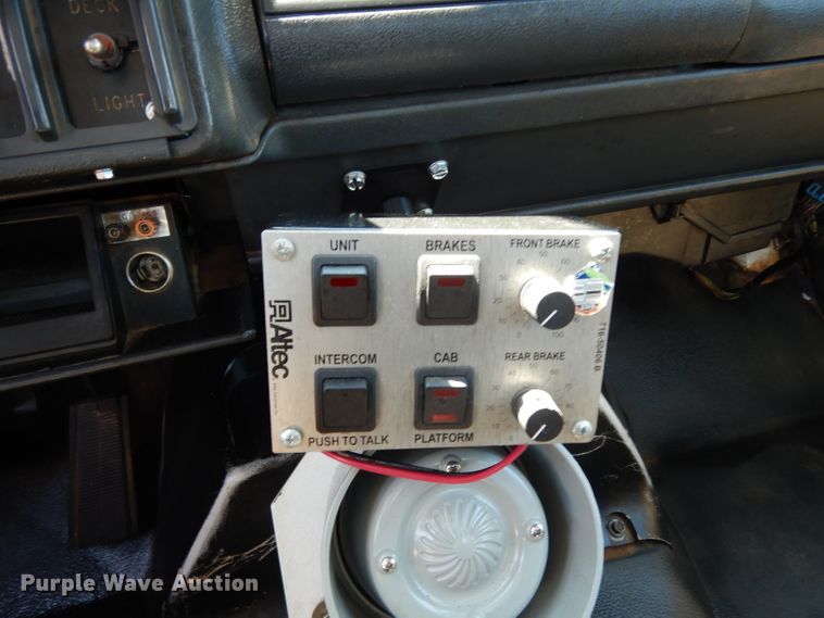 image for item DG6974 2001 GMC C7500  bucket truck