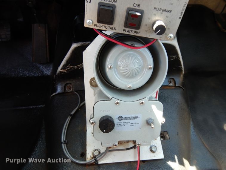 image for item DG6974 2001 GMC C7500  bucket truck