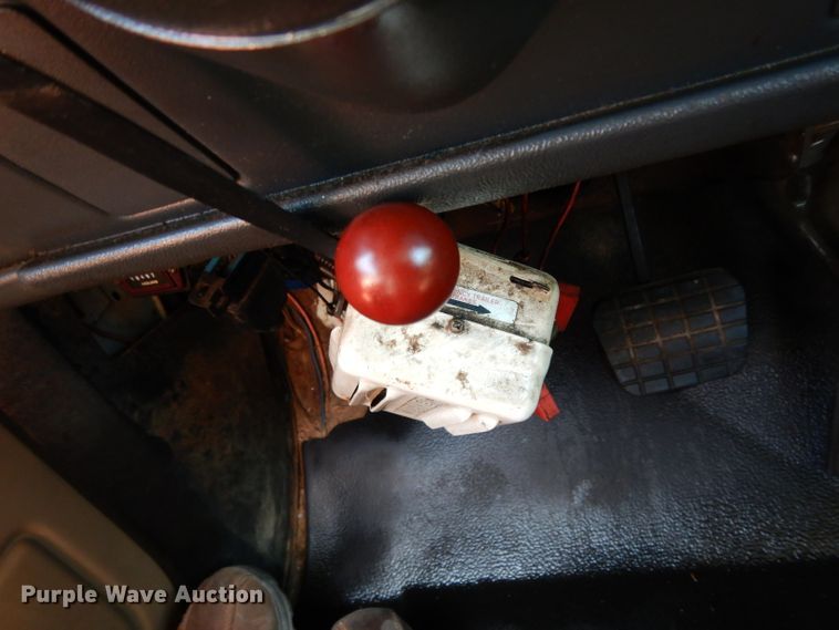 image for item DG6974 2001 GMC C7500  bucket truck