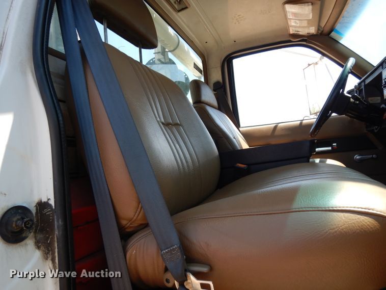 image for item DG6974 2001 GMC C7500  bucket truck