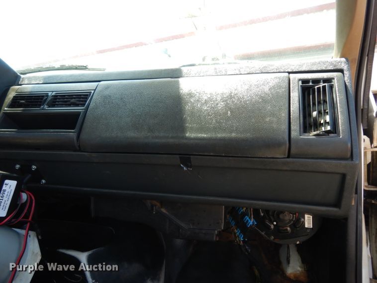 image for item DG6974 2001 GMC C7500  bucket truck