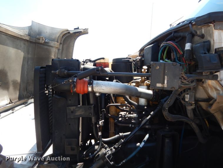 image for item DG6974 2001 GMC C7500  bucket truck