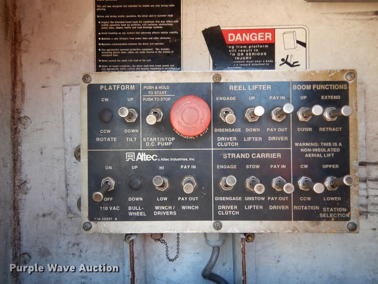 image for item DG6974 2001 GMC C7500  bucket truck