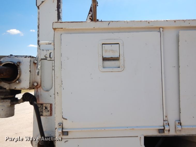 image for item DG6974 2001 GMC C7500  bucket truck