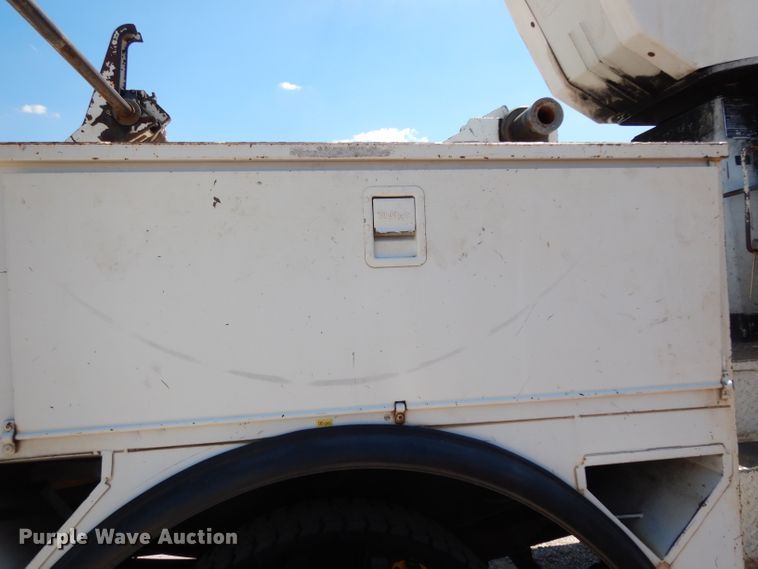 image for item DG6974 2001 GMC C7500  bucket truck