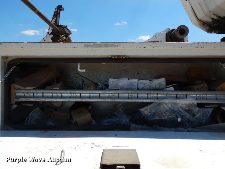 image for item DG6974 2001 GMC C7500  bucket truck