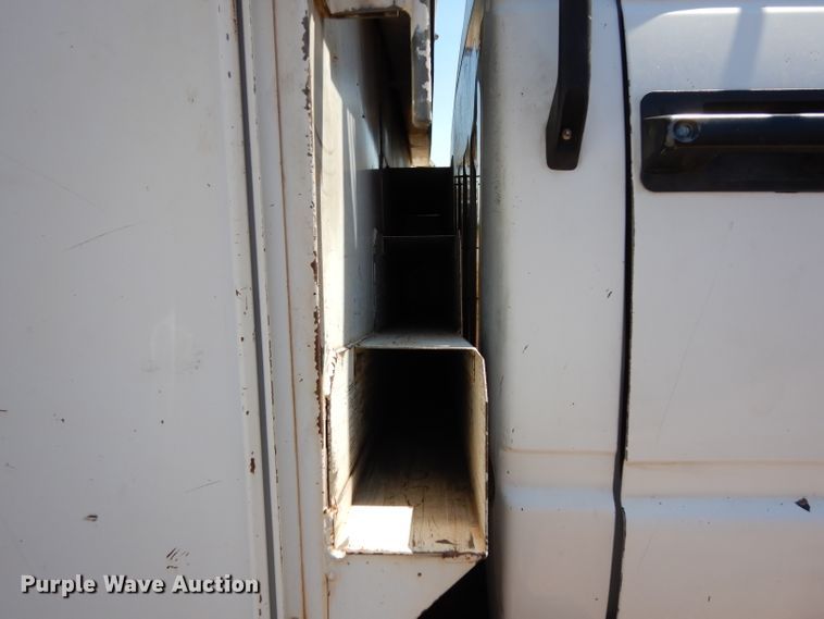 image for item DG6974 2001 GMC C7500  bucket truck