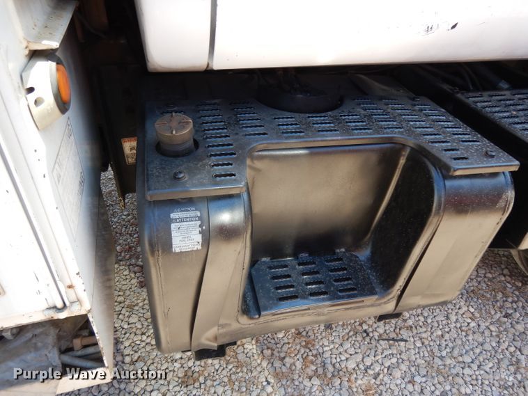 image for item DG6974 2001 GMC C7500  bucket truck