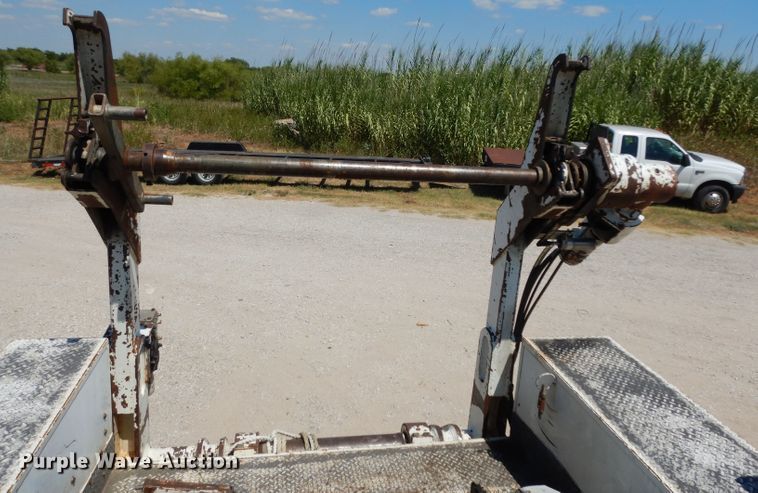 image for item DG6974 2001 GMC C7500  bucket truck