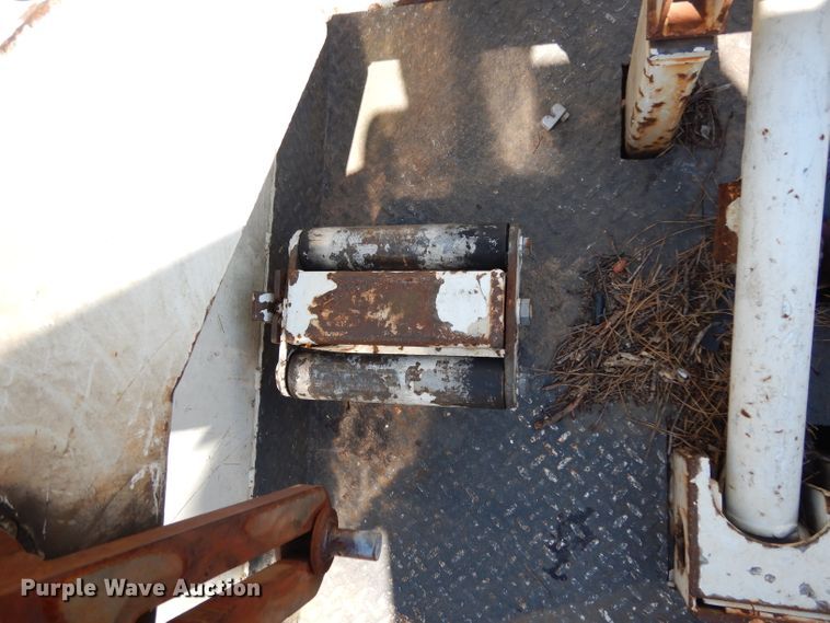 image for item DG6974 2001 GMC C7500  bucket truck