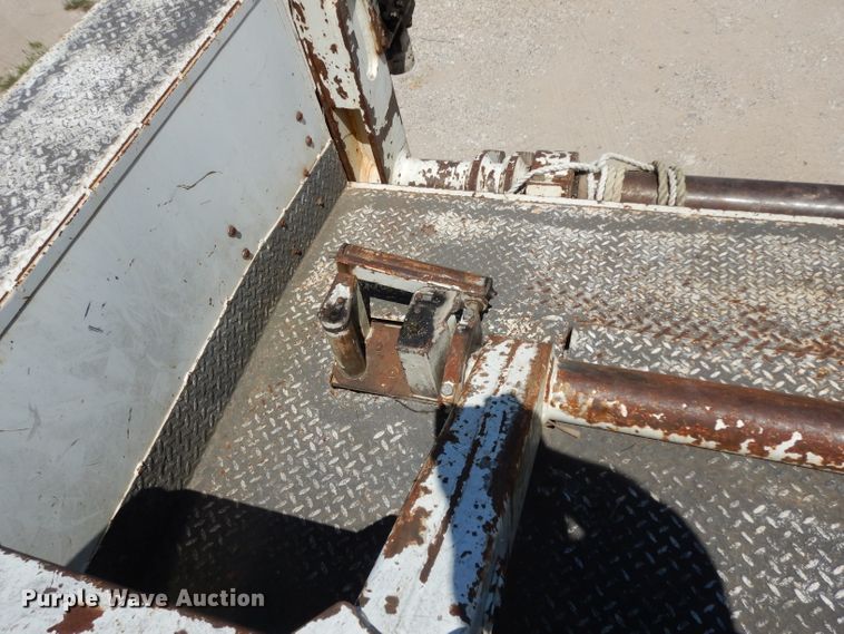 image for item DG6974 2001 GMC C7500  bucket truck