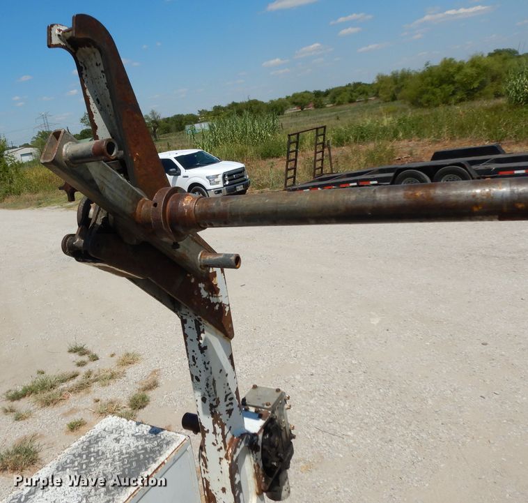 image for item DG6974 2001 GMC C7500  bucket truck