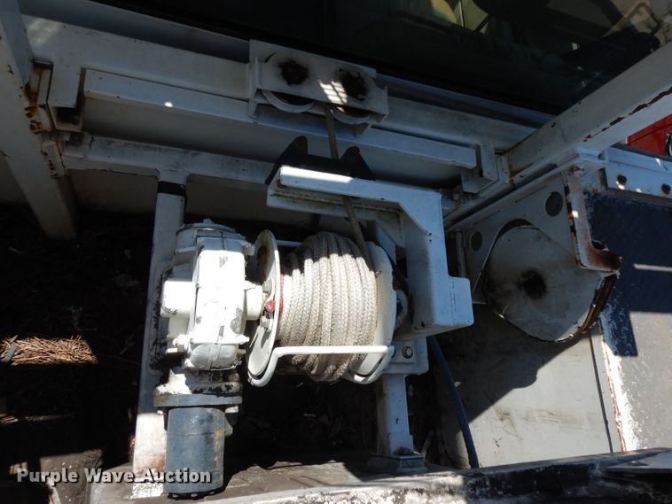 image for item DG6974 2001 GMC C7500  bucket truck