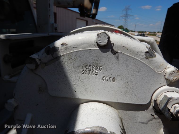 image for item DG6974 2001 GMC C7500  bucket truck